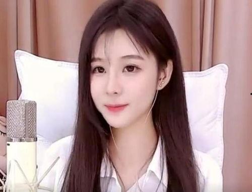 虎牙14岁女主播,青春绽放的电竞新星