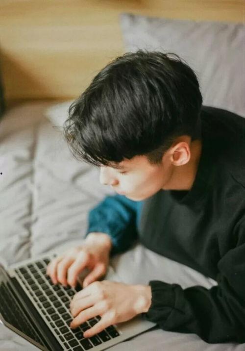 衡阳小哥哥网红,网络红人崛起，魅力四射的青春风采